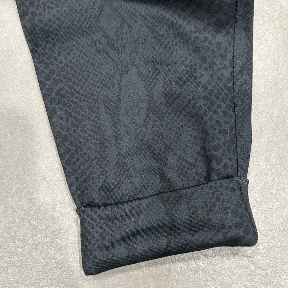 Lululemon pant, size 6 - Picture 8 of 13